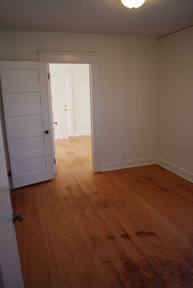 Building Photo - 793