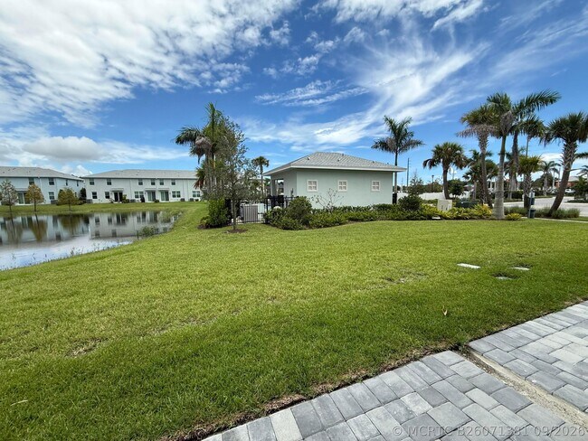 Building Photo - 655 Salisbury Cir