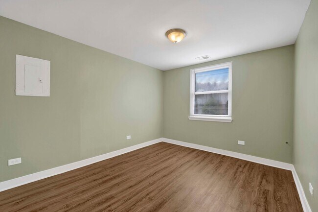 Building Photo - 1649 W 21st St