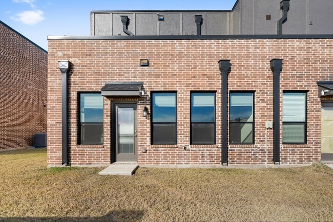 Building Photo - 2041 Layla Dr