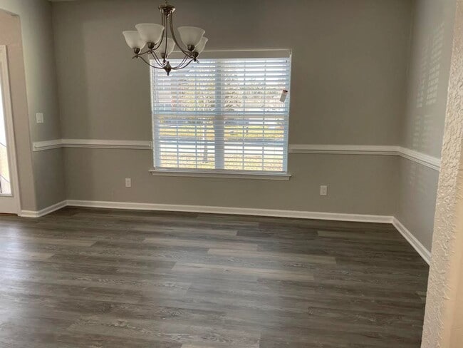 Building Photo - Woodbridge Pointe