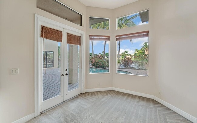 Building Photo - 10513 Versailles Blvd