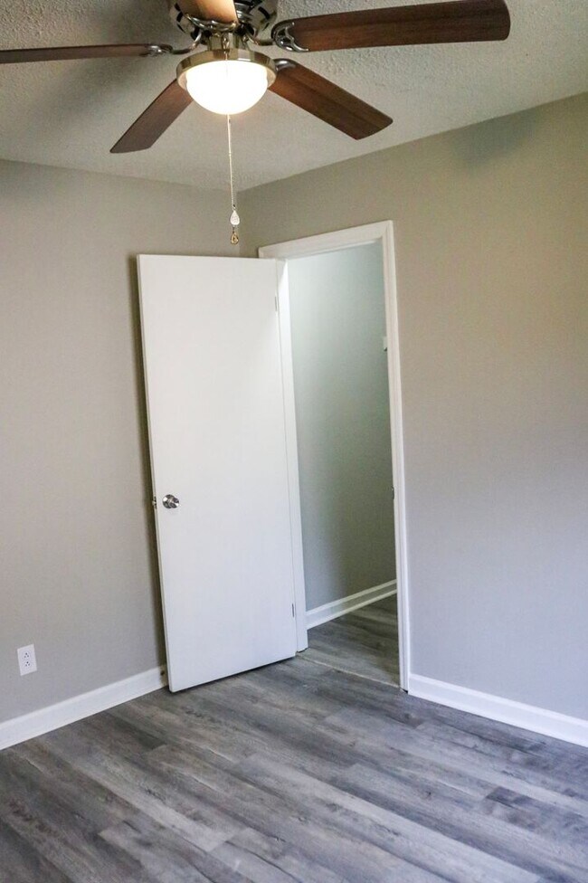 Building Photo - Gated Community Living