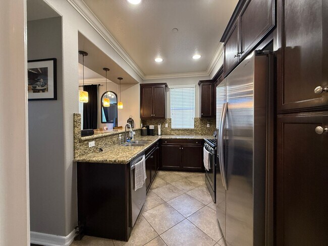 Building Photo - Tri-level 3-bedroom 3-bathroom townhouse located in Chula Vista, CA