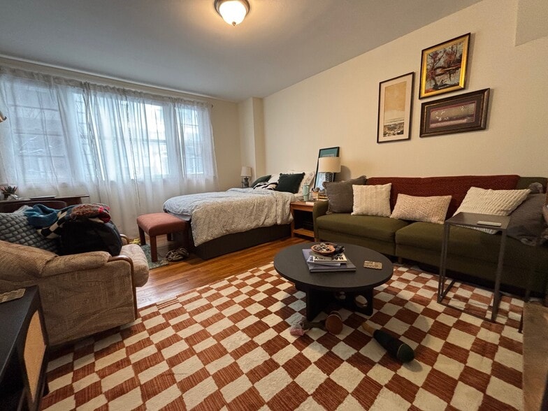 Building Photo - 28 Myrtle St