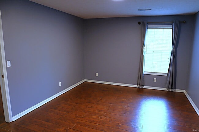 Building Photo - 3900 Bronson Ln