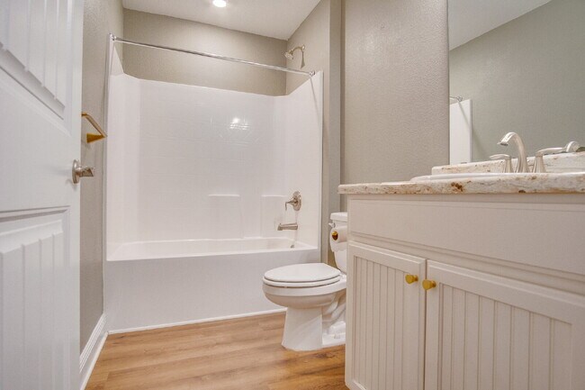 Building Photo - Spacious 4-Bedroom Home in Milton Near I-1...