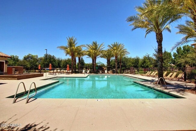 Building Photo - GORGEOUS home in THE KNOLLS at Power Ranch!