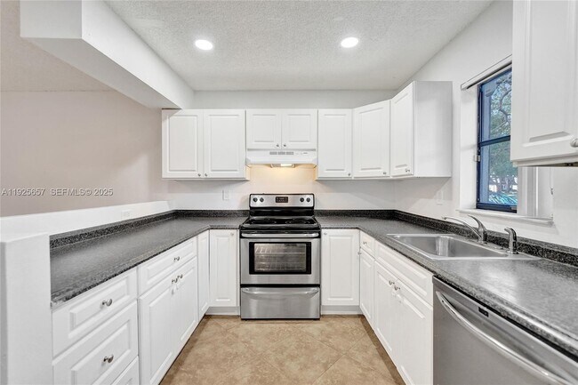 Building Photo - 9340 SW 61st Way