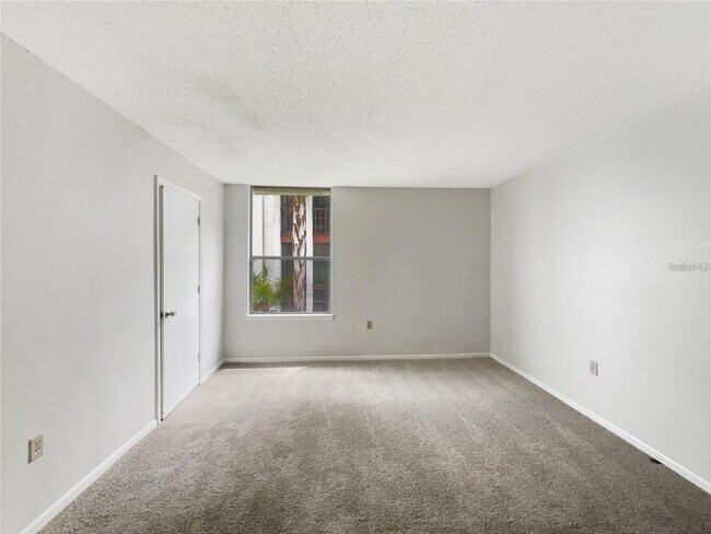 Building Photo - 524 Orange Dr