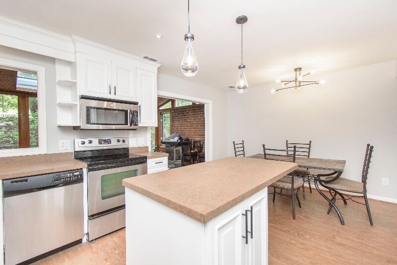 Building Photo - 1825 Sussex Rd