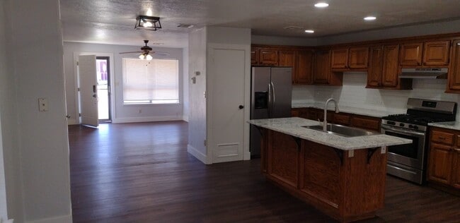 Building Photo - 2701 Queensbury Rd