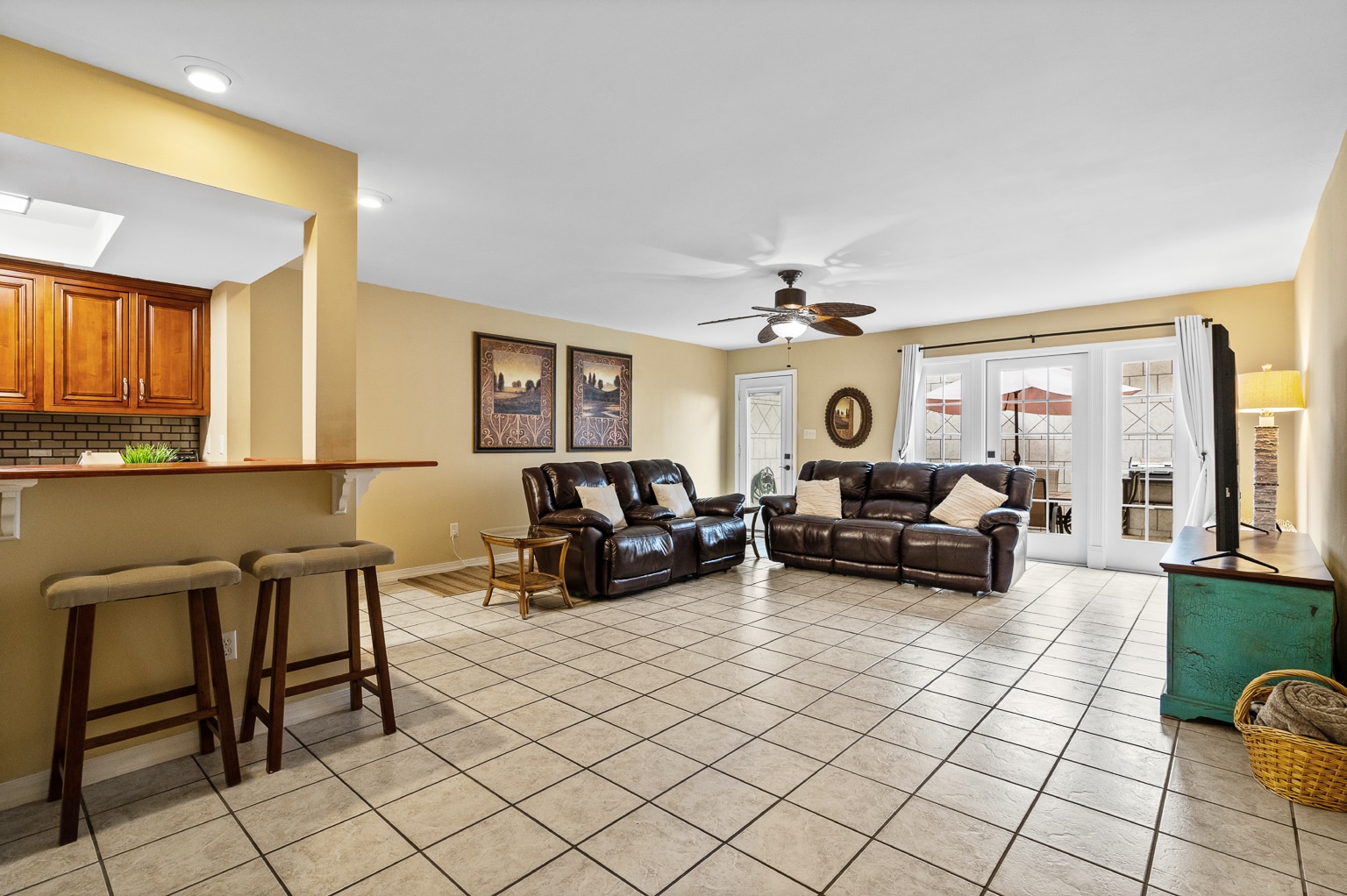 Living Room - 8426 Williamsburg Cir