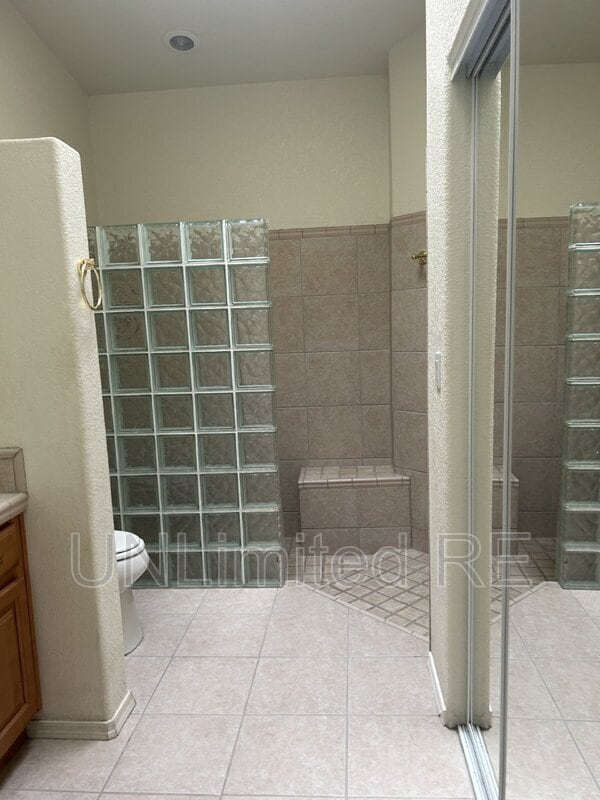 Building Photo - 2290 Interlake Dr