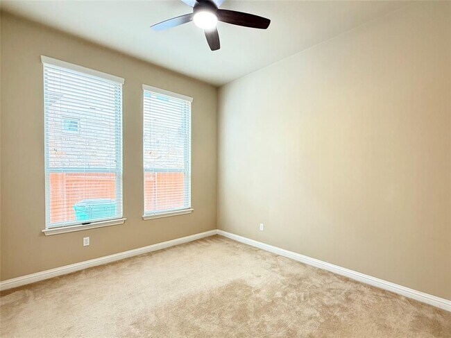 Building Photo - 404 Dry Gulch Bend