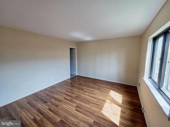 Building Photo - 813 Red Lion Rd