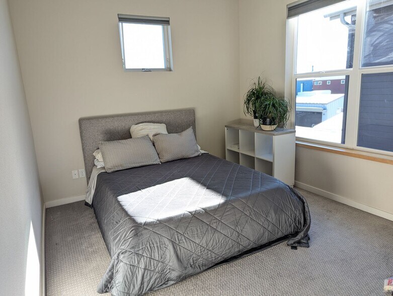 Building Photo - 1388 Snowberry Ln