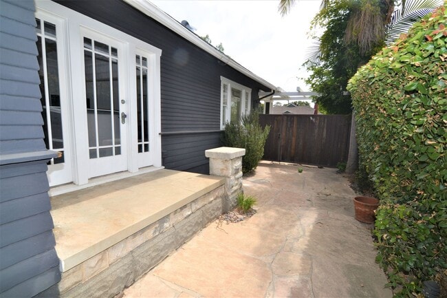 Building Photo - Beautiful Belmont Heights Home with Huge B...