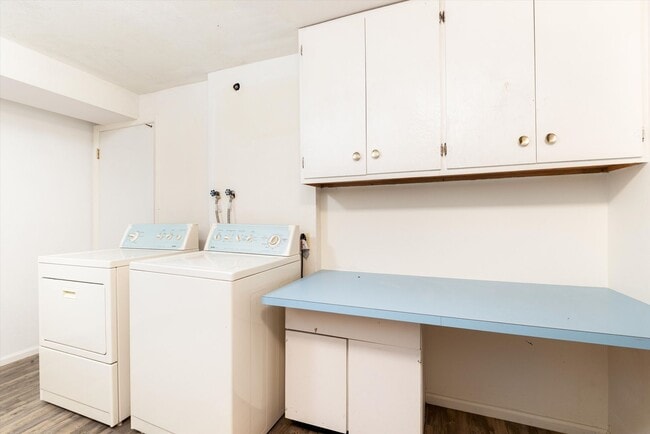 Building Photo - Vintage 5 bed Home in Green Mountain Estat...