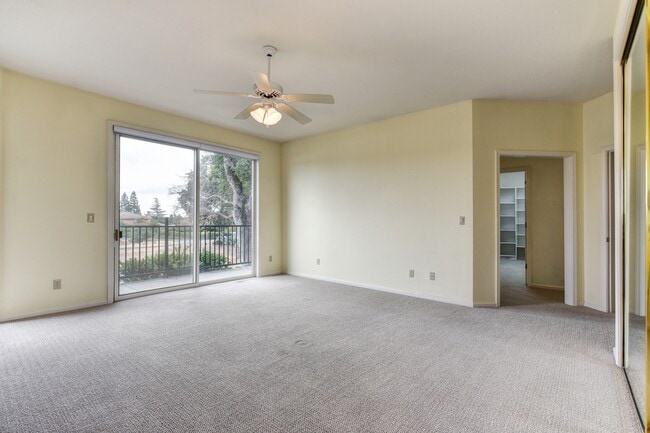 Building Photo - 6533 Chesbro Cir