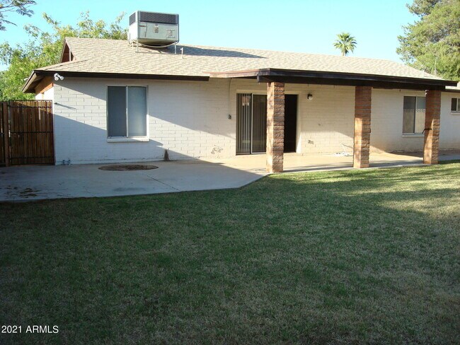 Building Photo - 3933 W Pershing Ave