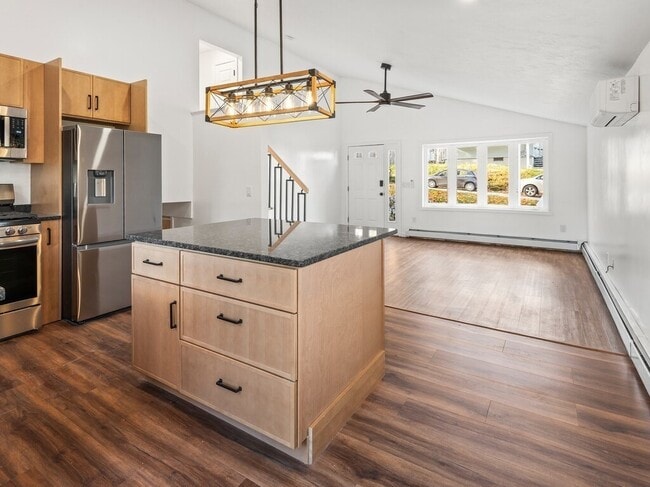 Building Photo - 38 Hilda St