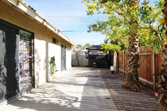 Building Photo - 51660 Avenida Villa