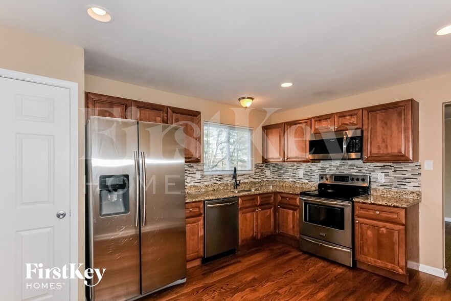 Building Photo - 1070 Eaglepass Ct