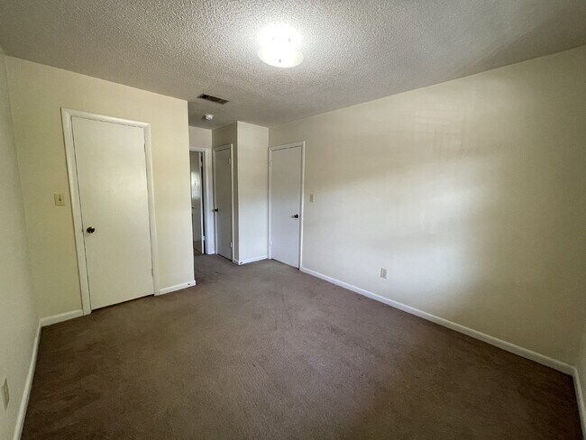 Building Photo - Apartment for Rent
