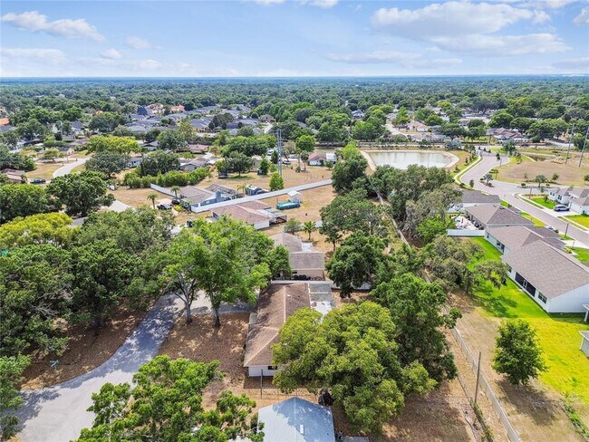 Building Photo - 1102 Shadowbrook Dr N