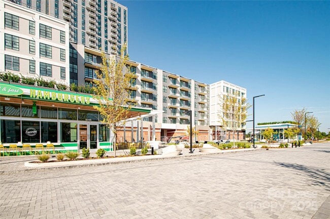 Building Photo - 14849 Santa Lucia Dr