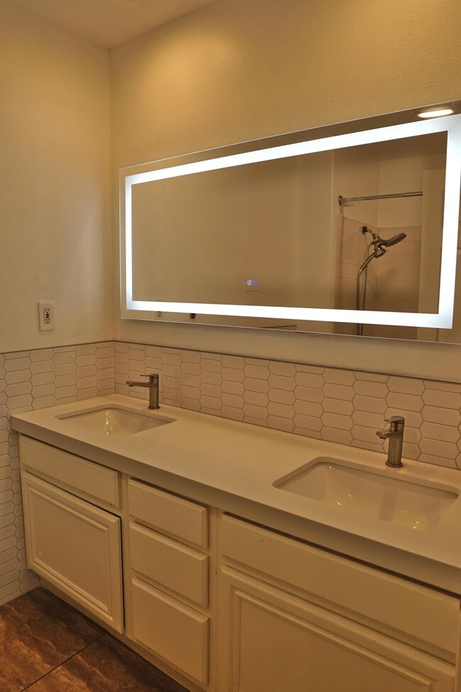 Building Photo - 51945 Avenida Madero