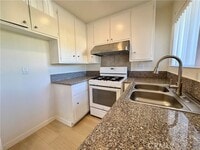 Building Photo - 660 E 6th St