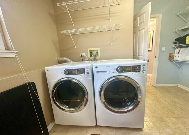 Building Photo - 612 Orrington Ct