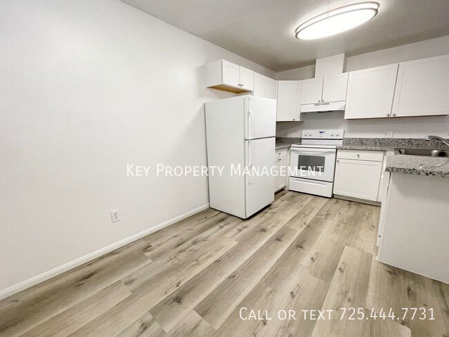 Building Photo - NEWLY UPGRADED 2BD 1BA CONDO * UPSTAIRS UN...