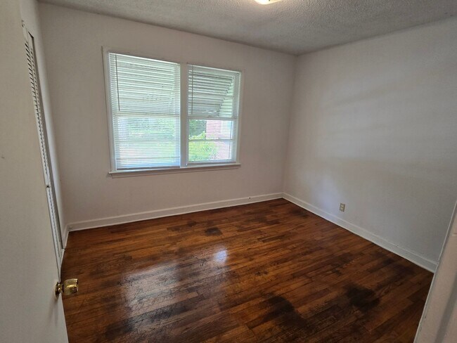 Building Photo - Decker Boulevard-International Corridor