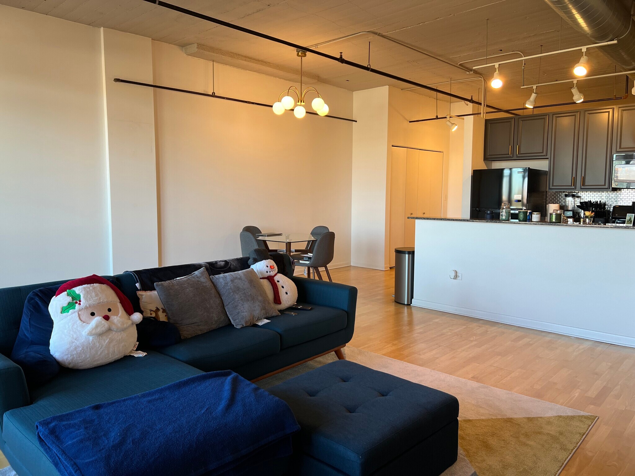 Building Photo - 1550 S Blue Island Ave