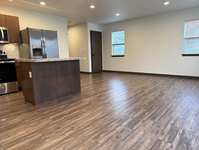 Building Photo - 215 N 76th Ave