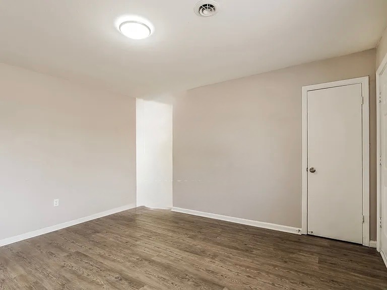 Building Photo - 2903 Dahlia Dr