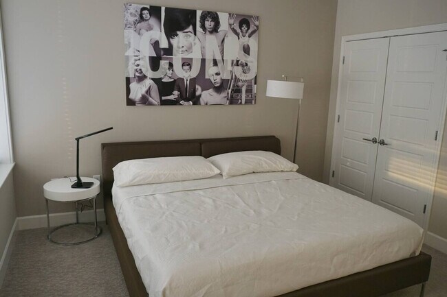 Building Photo - 256 E Main St