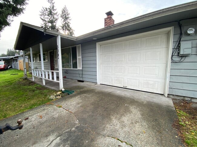 Building Photo - 309 Choker St SE