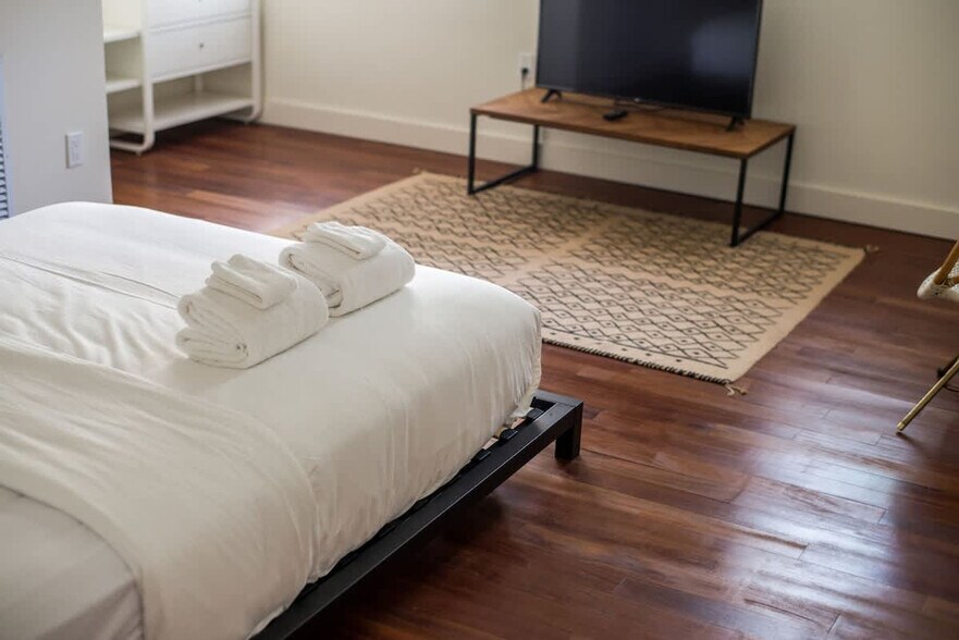 Building Photo - 747 4th St