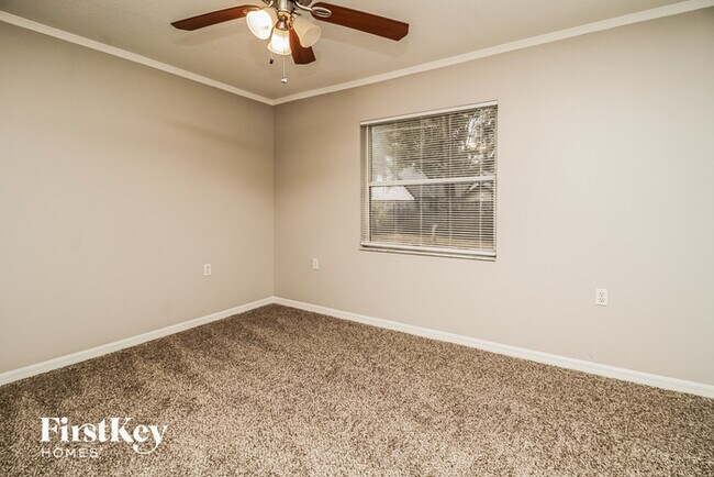 Building Photo - 31111 Oakmont Ave