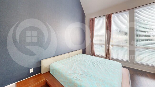 Building Photo - 5811 Lightfoot Ln