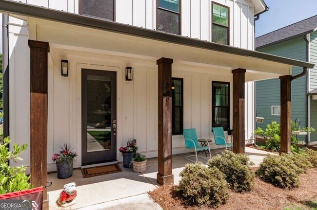 Building Photo - Modern Three Bedroom North Athens