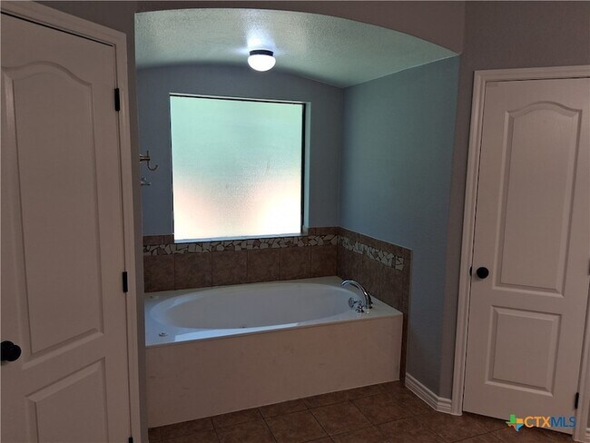Building Photo - 9610 Taylor Renee Dr