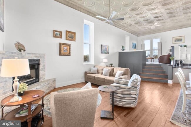 Building Photo - 809 Caroline St