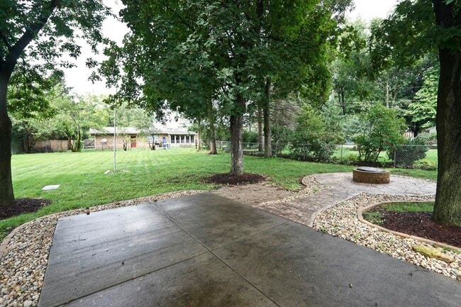 Building Photo - 4576 Pepper Dr