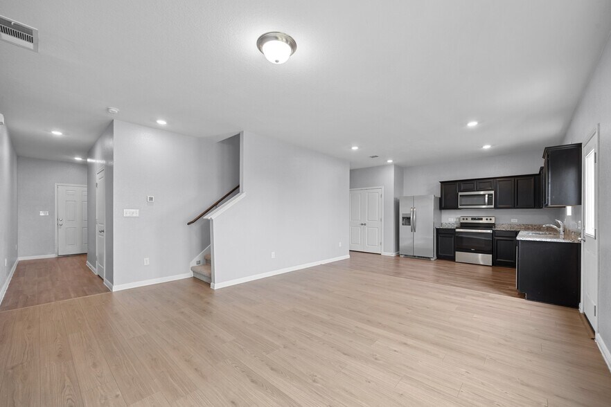 Building Photo - 320 Bell Rings Dr