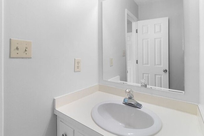 Building Photo - 3 Bedroom 1.5 Bath Ranch in Hope Mills